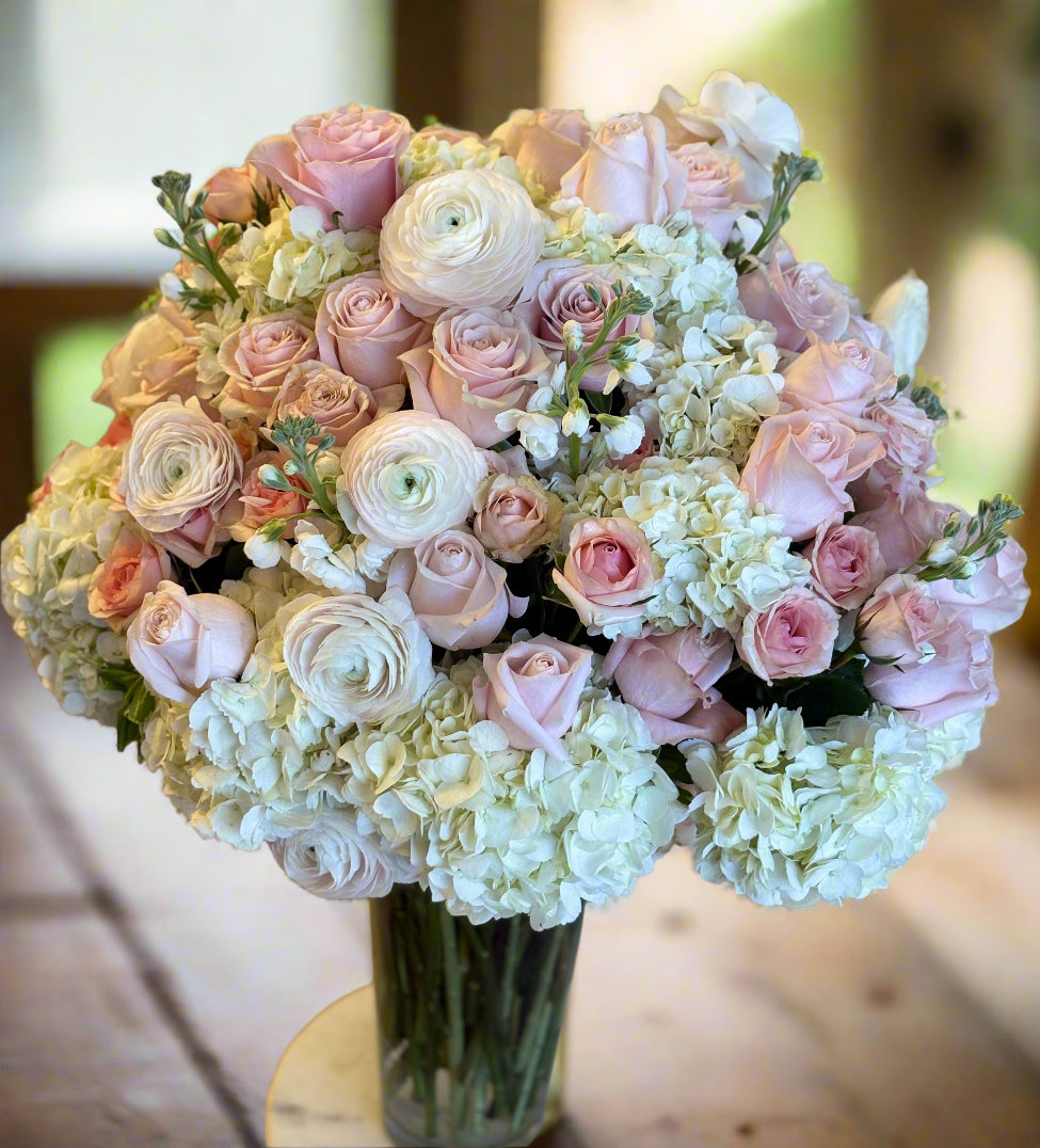 “Luxurious Love Bouquet” IN.599