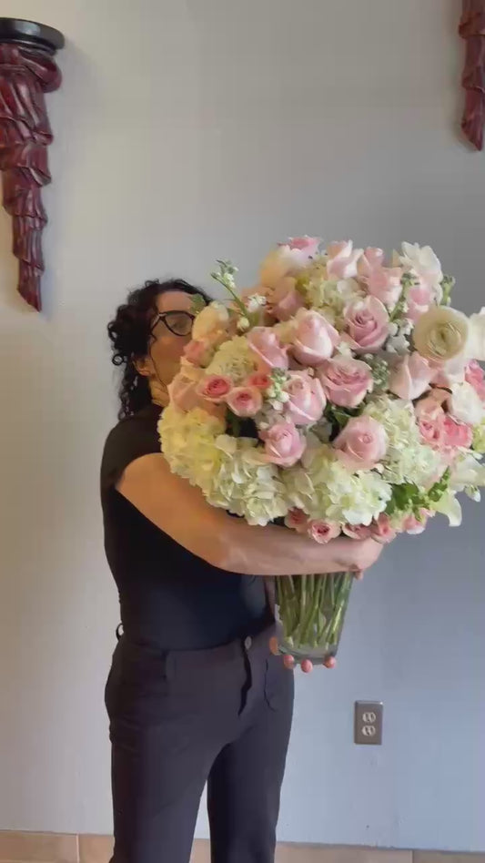 “Luxurious Love Bouquet” IN.599